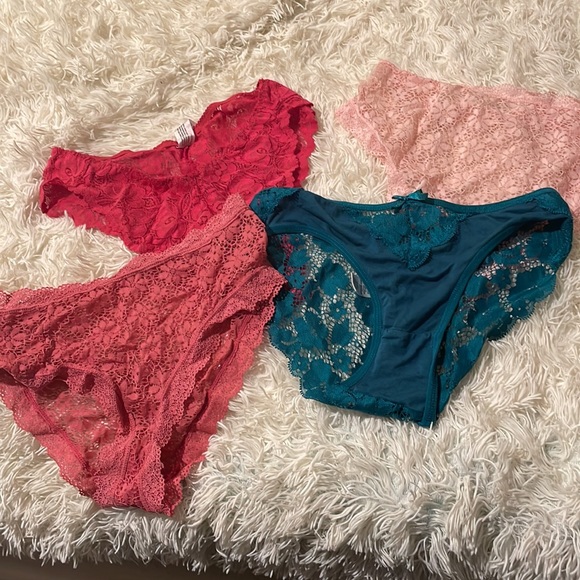 Lace bras and panties - Picture 4 of 4